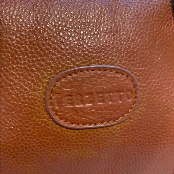 🆕 Terzetto Cognac Loreto Brown
Pebbled Leather Satchel Bag with Gold Hardware - Picture 8 of 12